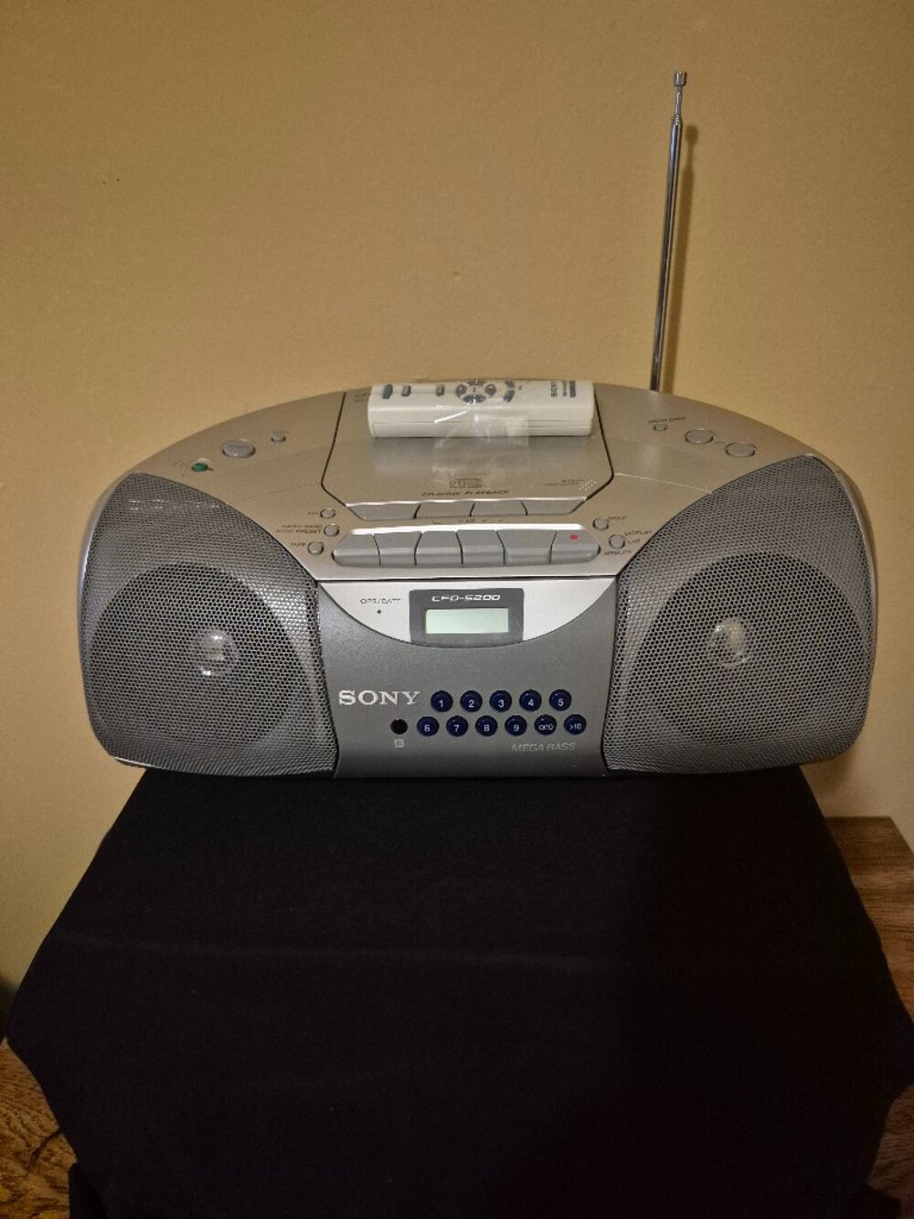 VINTAGE SONY CFD-S200 MEGA BASS BOOMBOX